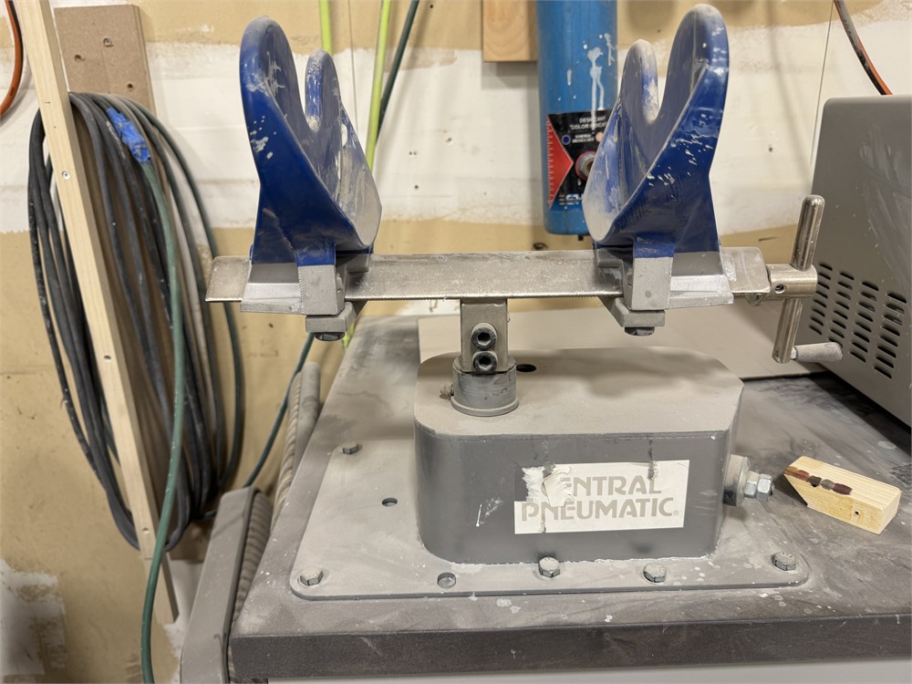 Central Pneumatic Paint Shaker