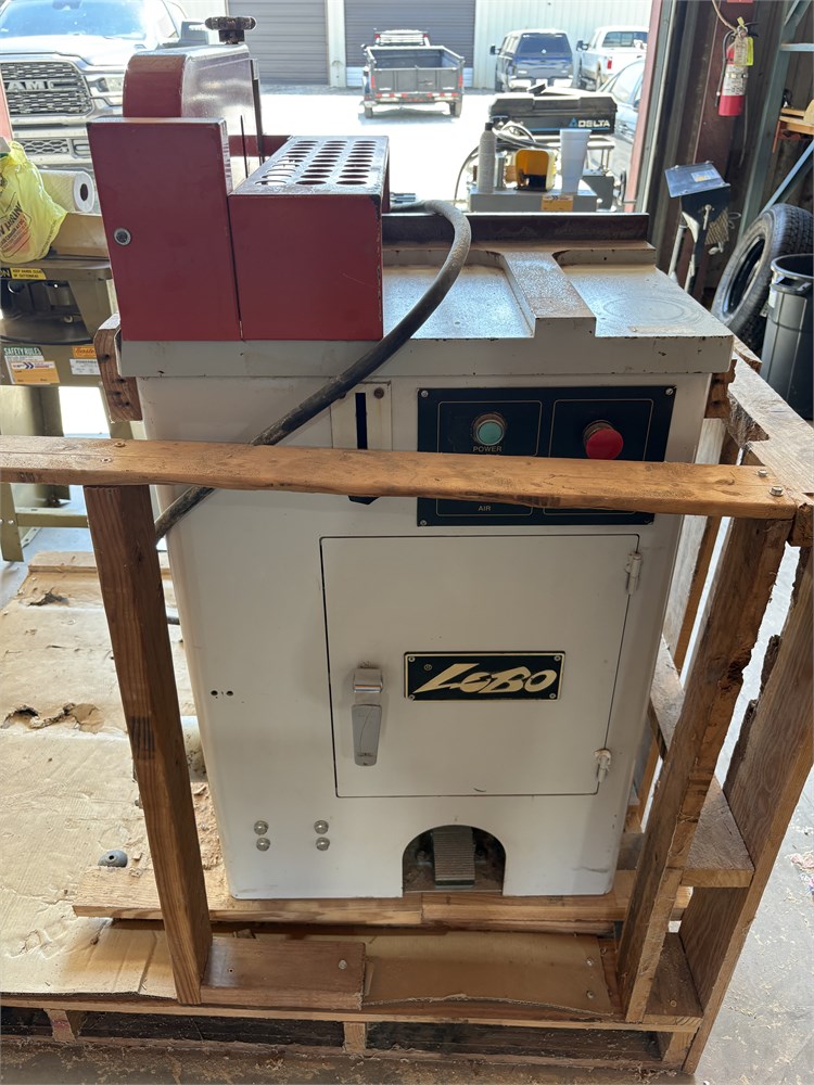 Lobo Up Cut Saw