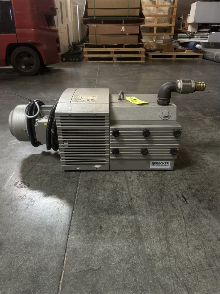 Becker "KVT 3.100" Oil-Less Rotary Vein Vacuum Pump