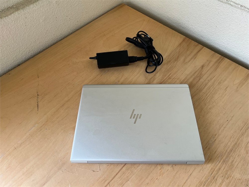 (1) HP Laptop