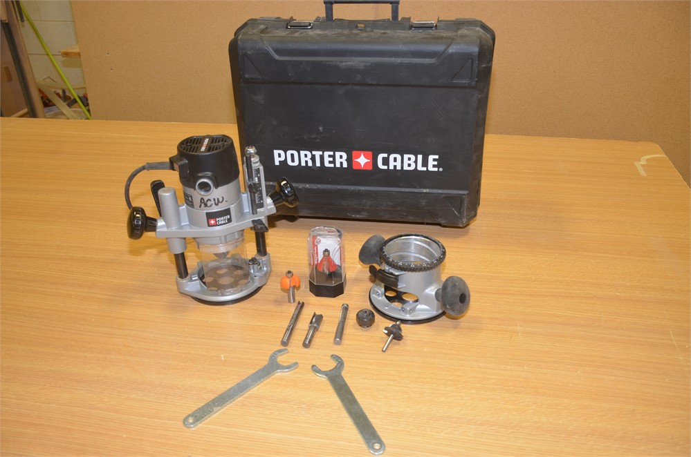 Porter Cable "690LR" Hand router with solid & Plunge base