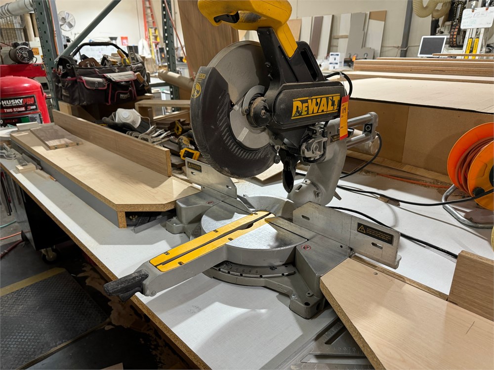 Dewalt "DW708" 12" Compound Sliding Miter Saw