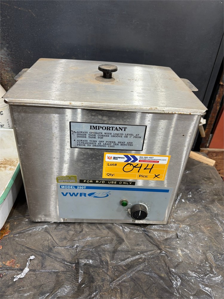 Aquasonic  "VWR 250T" Ultrasonic Cleaner