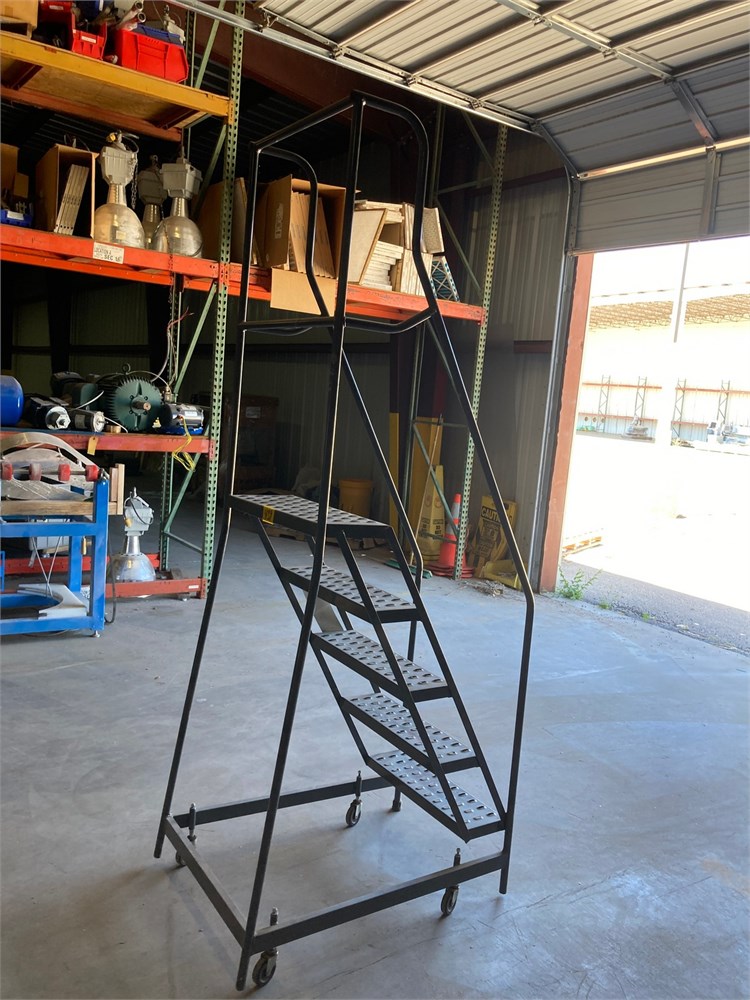 EGA "MD121" rolling metal step ladder