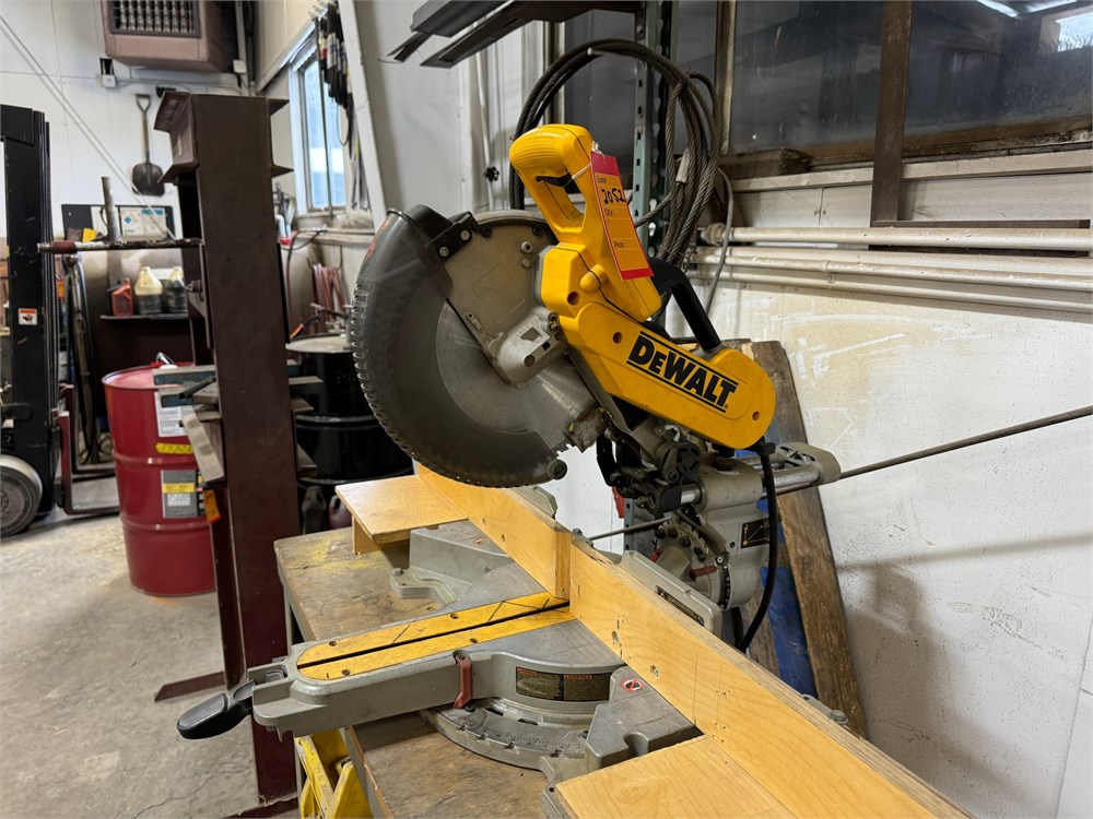 Dewalt DW718" Sliding Miter Saw