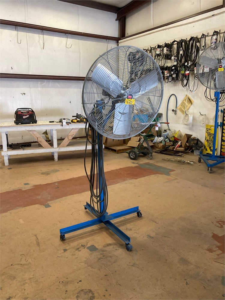 Dayton "2ATW8" Pedestal fan