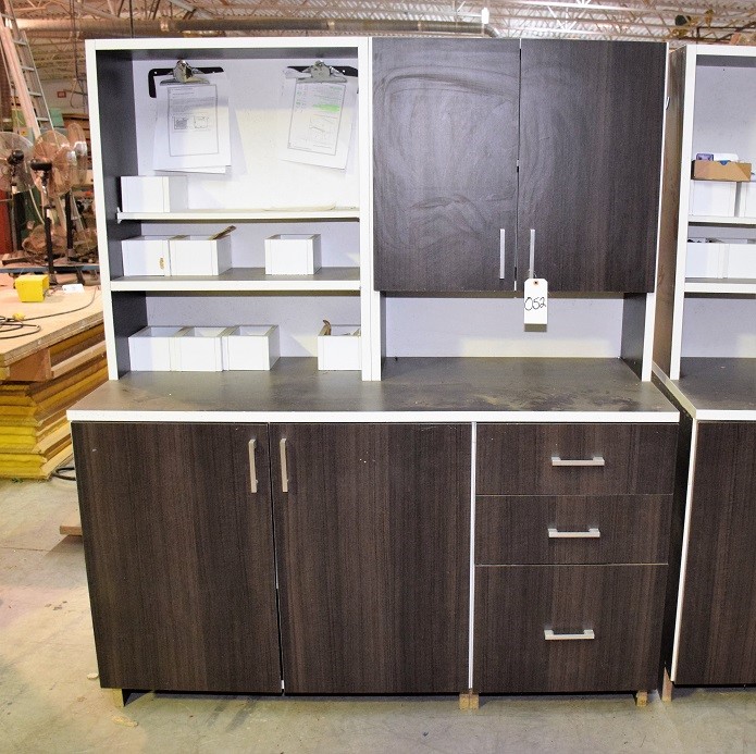 LOT# 052   WORKSTATION / STORAGE CABINET * WELL MADE WITH SOFT CLOSE SLIDES