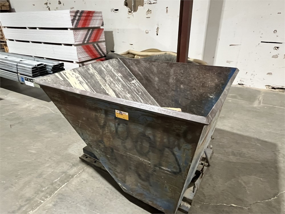 Dump Bin With Tilting Hopper