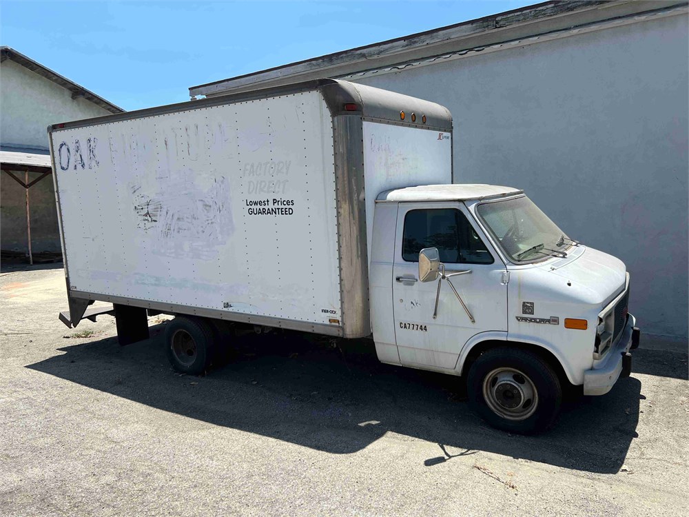 GMC Vandura 16' Box Truck - Not Working