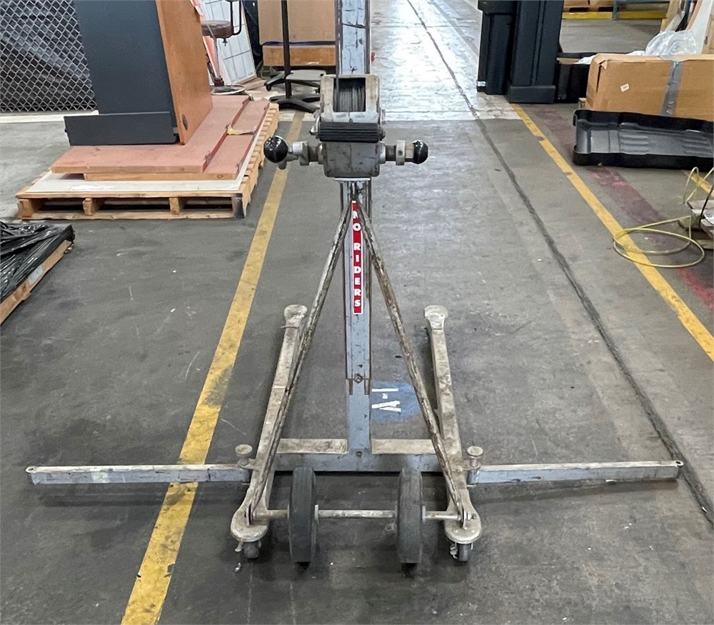 Manually Operated Material Lift