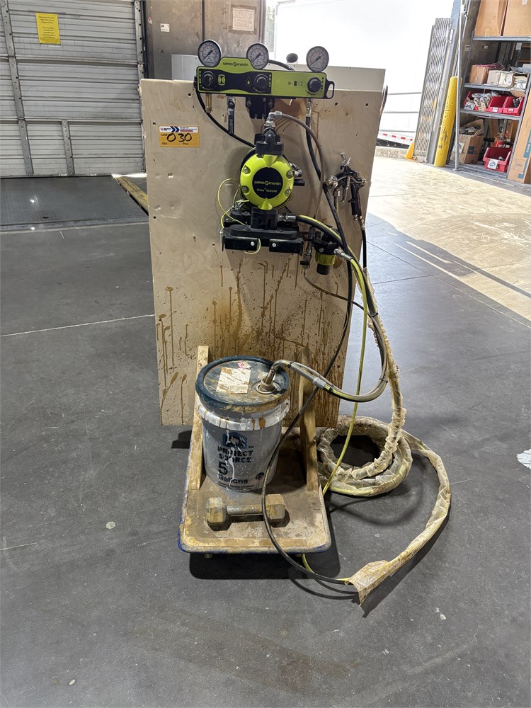 Kremlin "01D100" Paint Gun and Pump