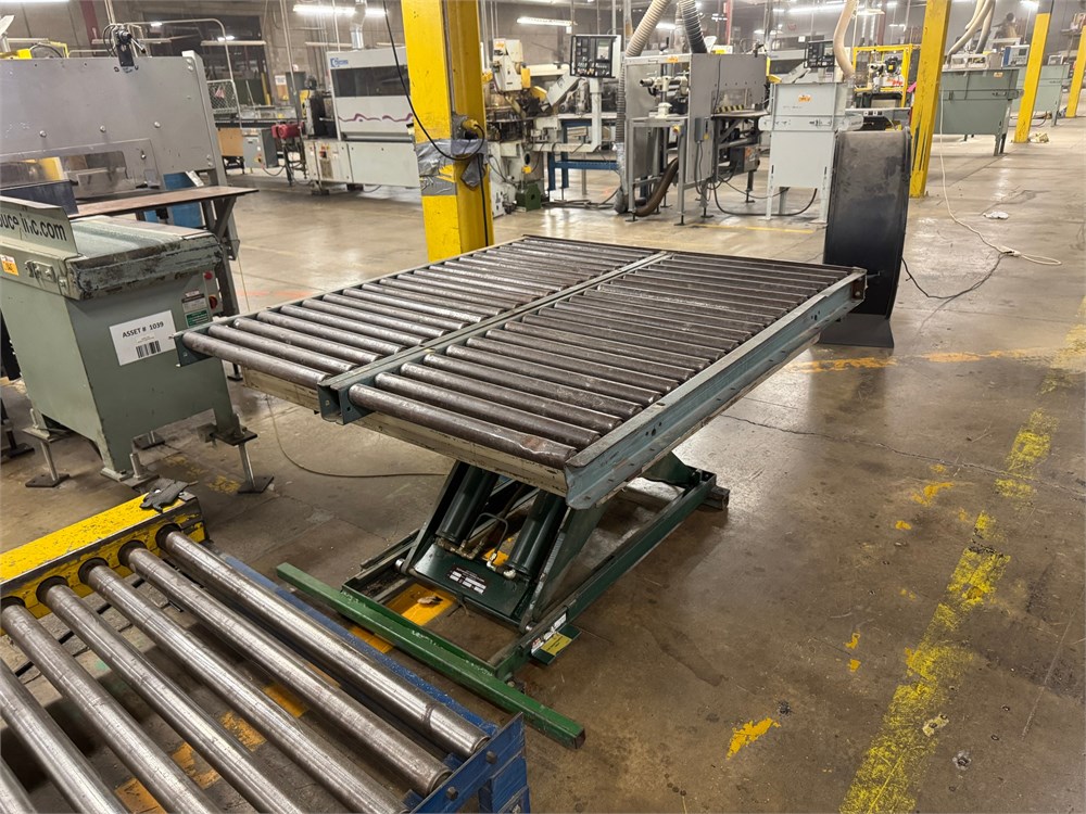 Southworh Scissor Lift & Roller Top