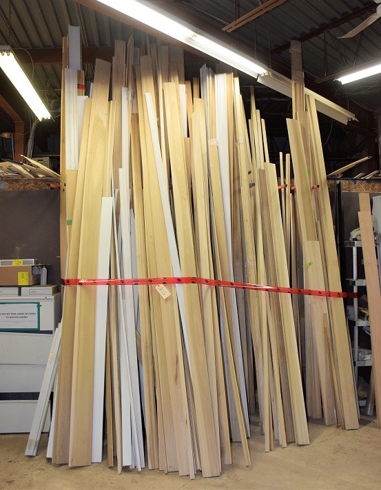 LARGE LOT OF BASEBOARD AND TRIM APPROX 80 PCS UP TO 12'LONG