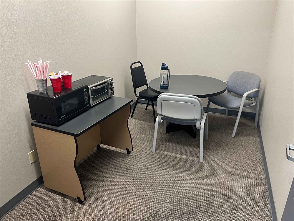 Microwave, table & chairs