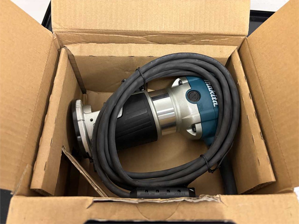 Makita RT0701C Compact Router