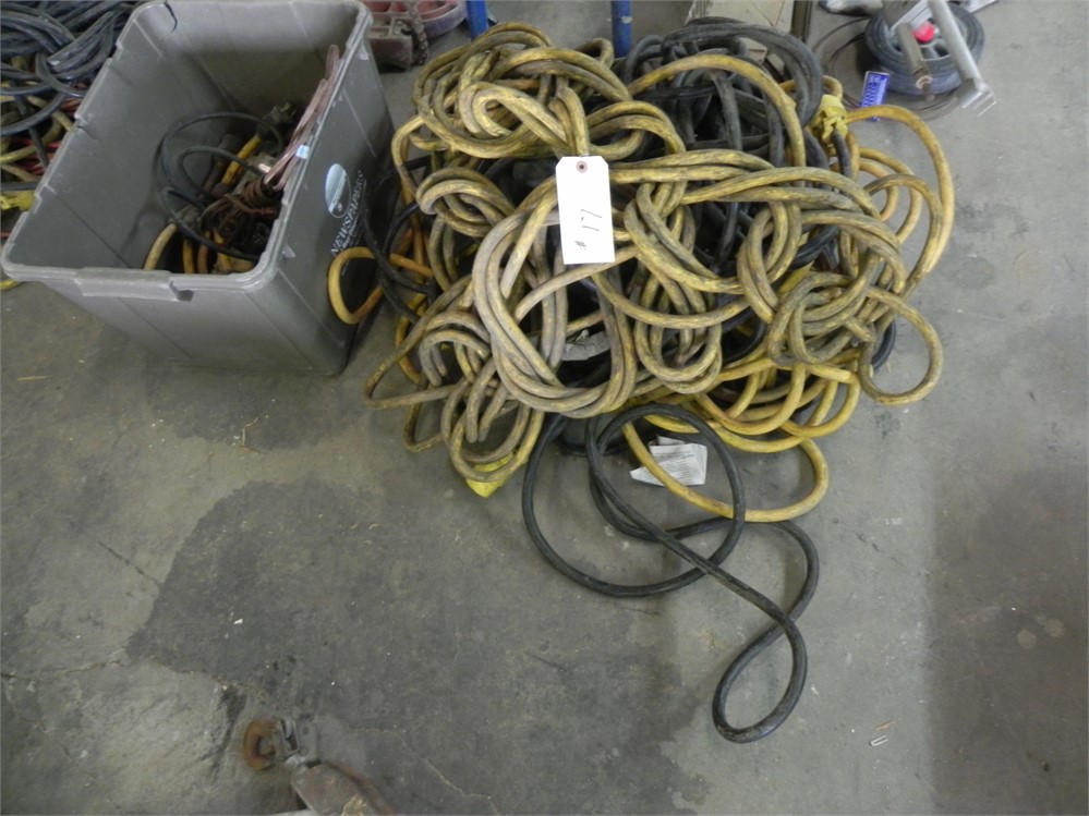 MISC. LOT OF ELECTRICAL CABLES AND PLUGS