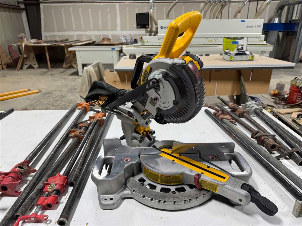 DeWalt "DCS361" Sliding Compound Miter Saw