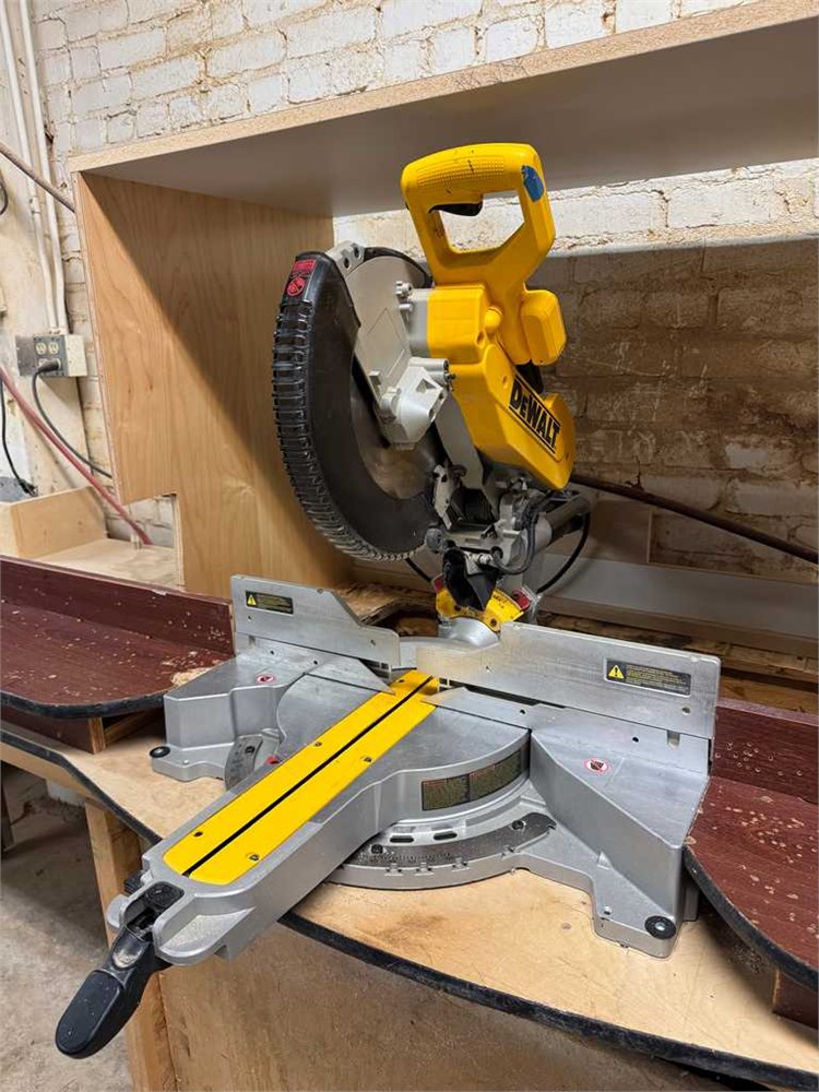 DeWalt "DWS780" Sliding Miter Saw