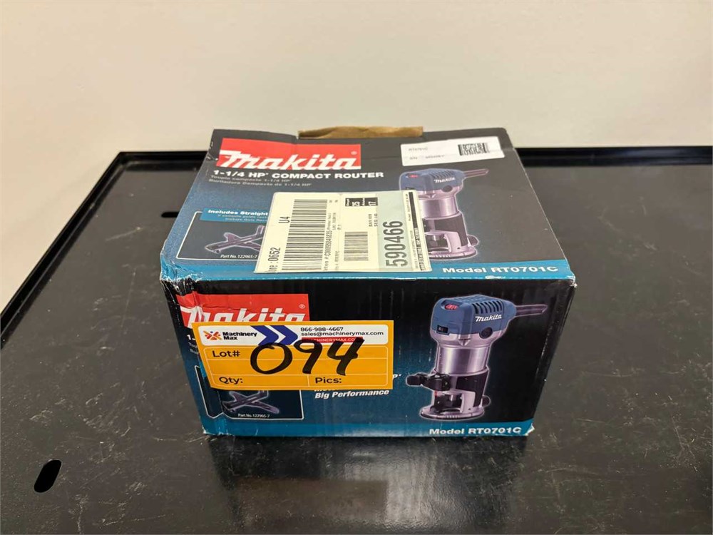 Makita RT0701C Compact Router
