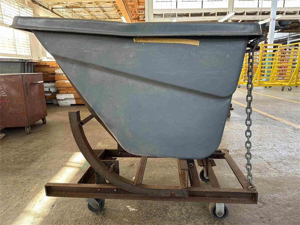Rubbermaid Self Dumping Hopper