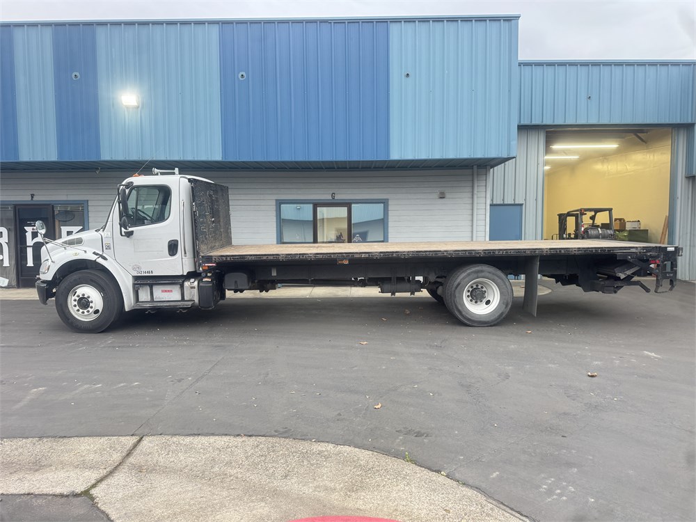 24' Freightliner Stake Bed Truck (2014)