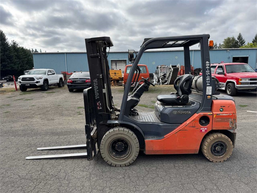 Toyota "8FGU25" Forklift