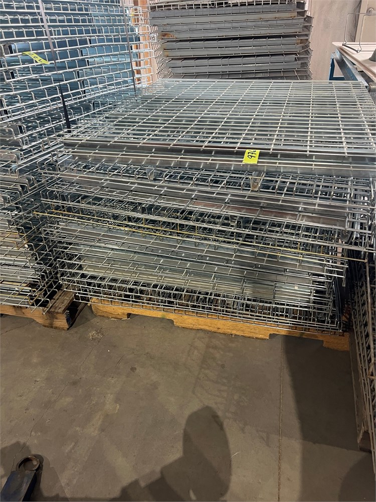 Wire decking for pallet racks