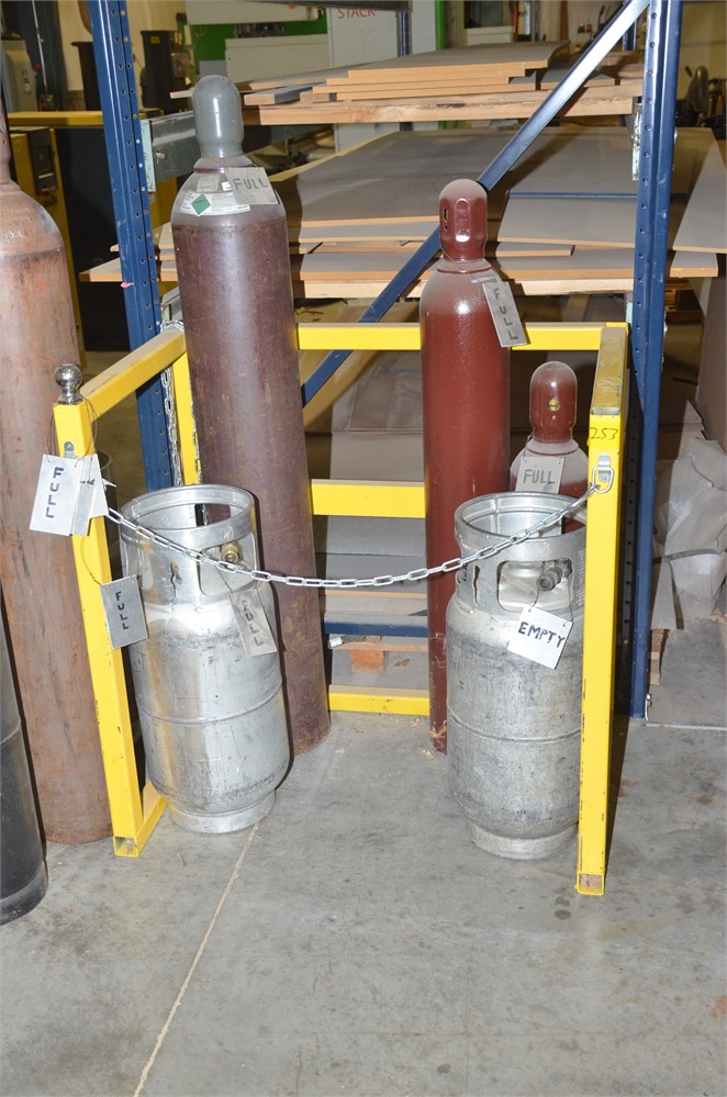 Cylinder storage rack
