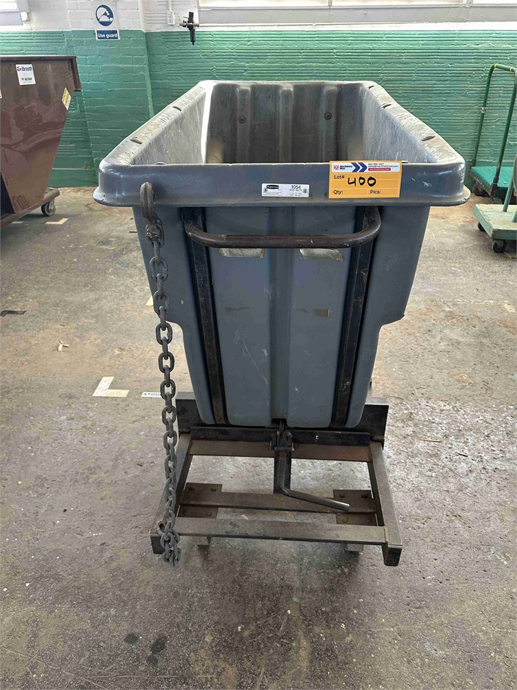 Rubbermaid Self Dumping Hopper