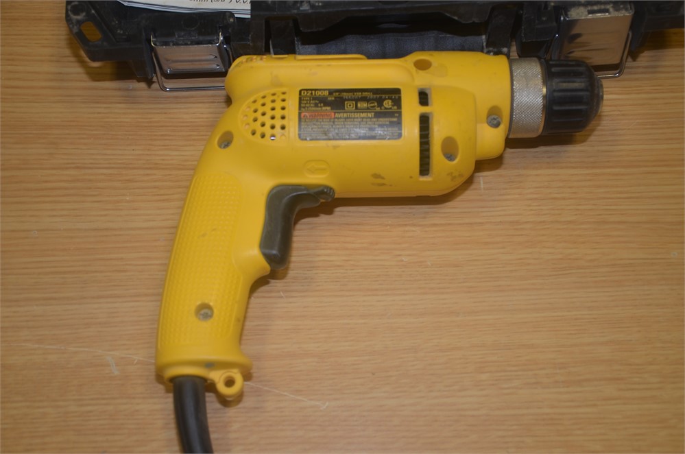 DeWalt "D21008" electric drill