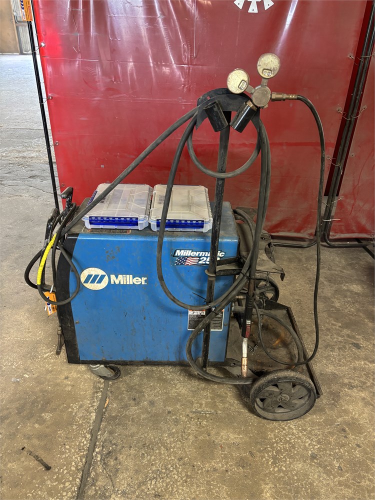 Miller "Millermatic 252" Mig Welder