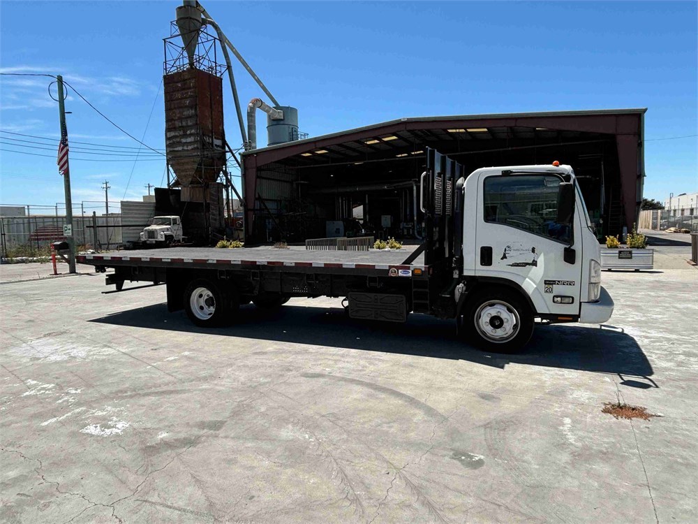 Isuzu MPR Flat Bed Truck