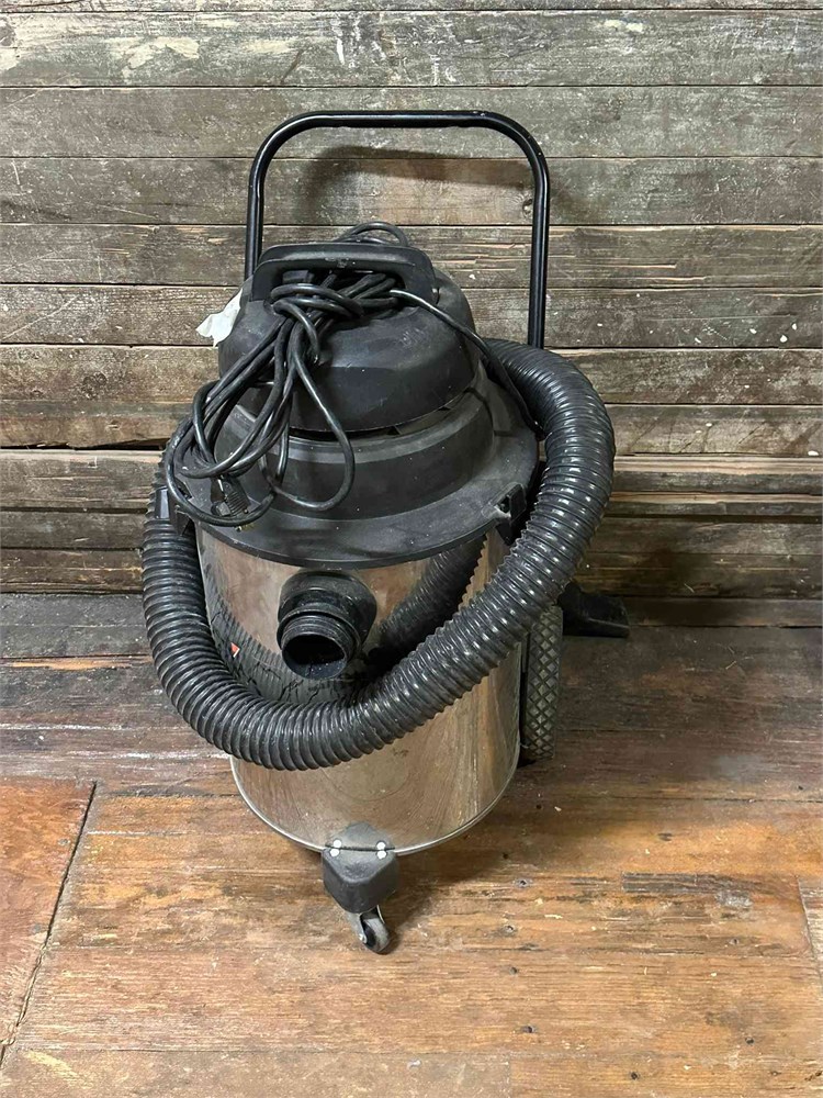 Portable shop vacuum