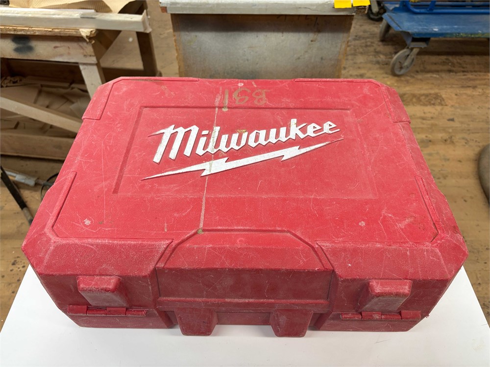 Milwaukee Deep Cut Band Saw