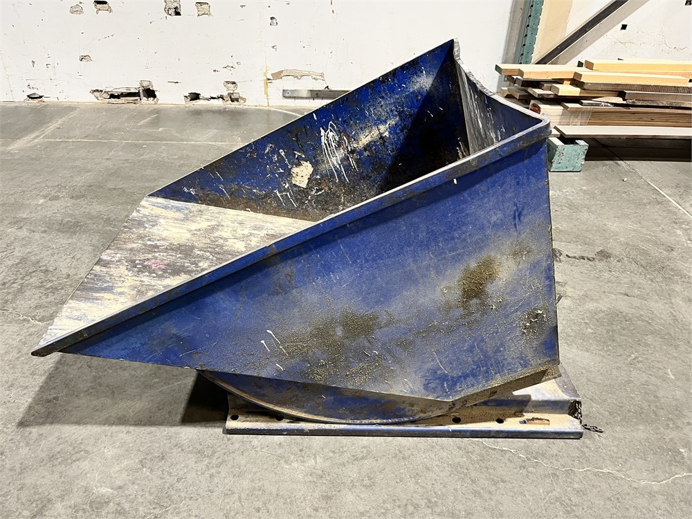 Dump Bin With Tilting Hopper