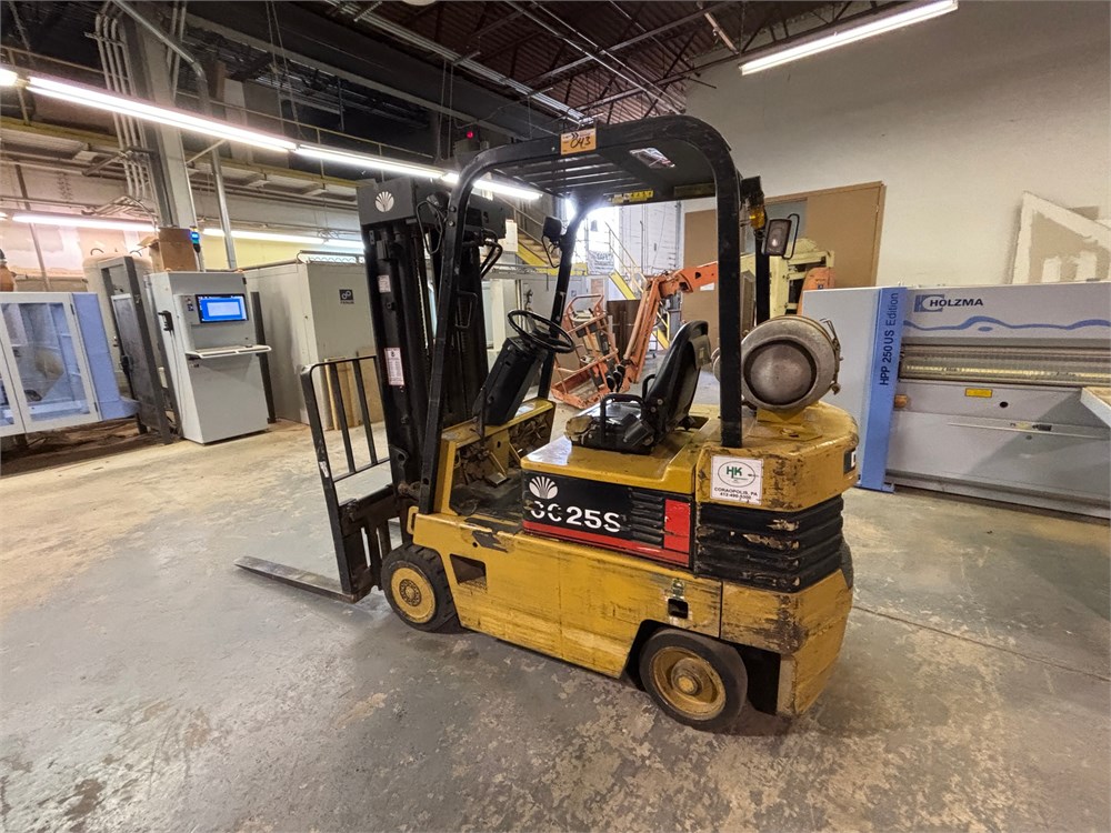 Daewoo "GC 25S" Forklift - 4,500#