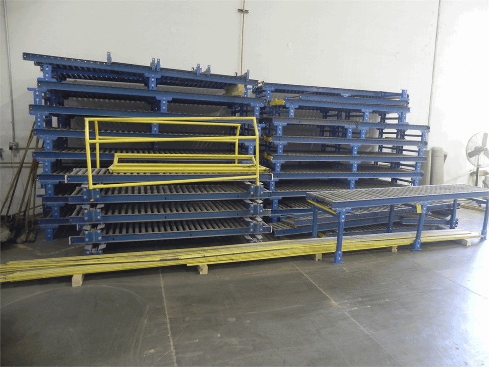 LARGE LOT OF GRAVITY FEED ROLLER CONVEYORS