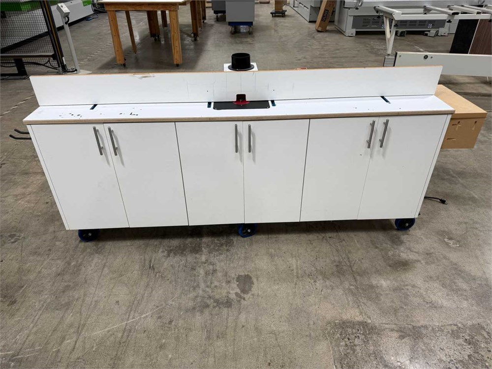 Router Table w/Bosch Router