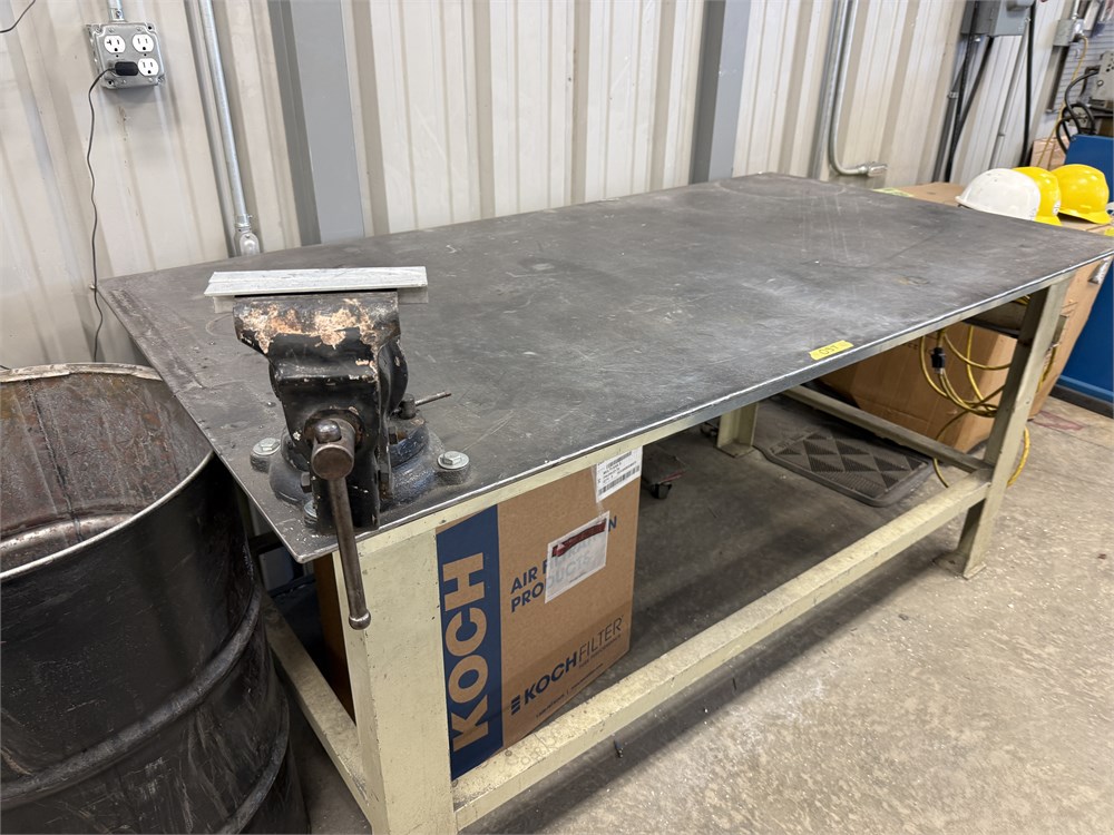 Metal Work Table w/Vise