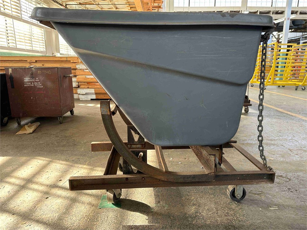 Rubbermaid Self Dumping Hopper