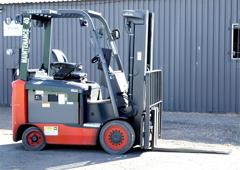 (2020) Linde "E32CL" Electric Forklift