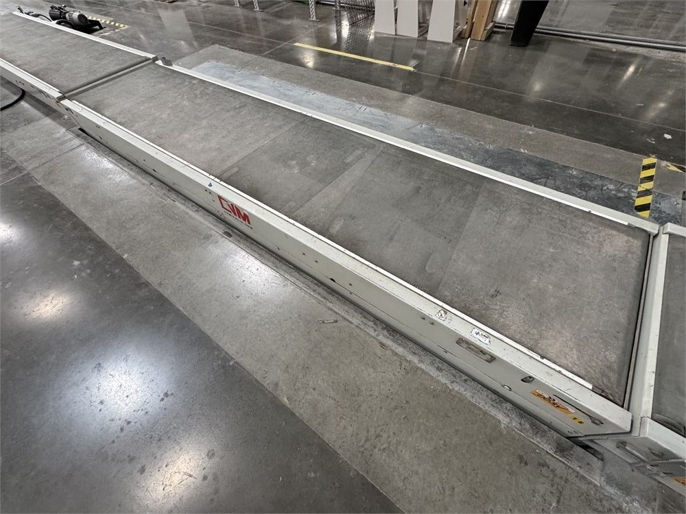 CVM "Y-N/400-80" Powered Belt Conveyor with Scissor Lift