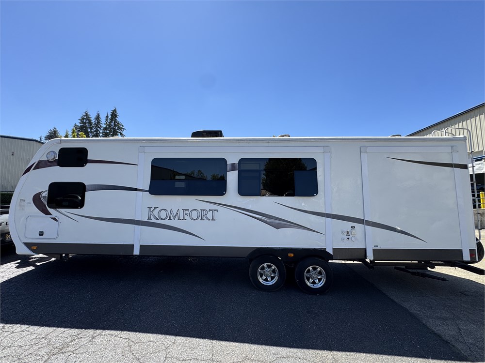 Dutchman "Komfort 3030QB" 5th. Wheel/Trailer
