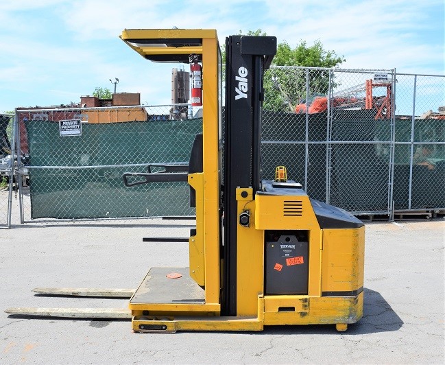 YALE OSO30 ORDER PICKER WITH PLATFORM * 3000 LB CAPACITY