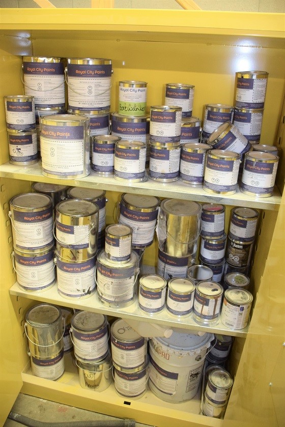 LARGE LOT OF ROYAL CITY PAINTS / STAINS* MANY FULL (CONTENTS OF CABINET)