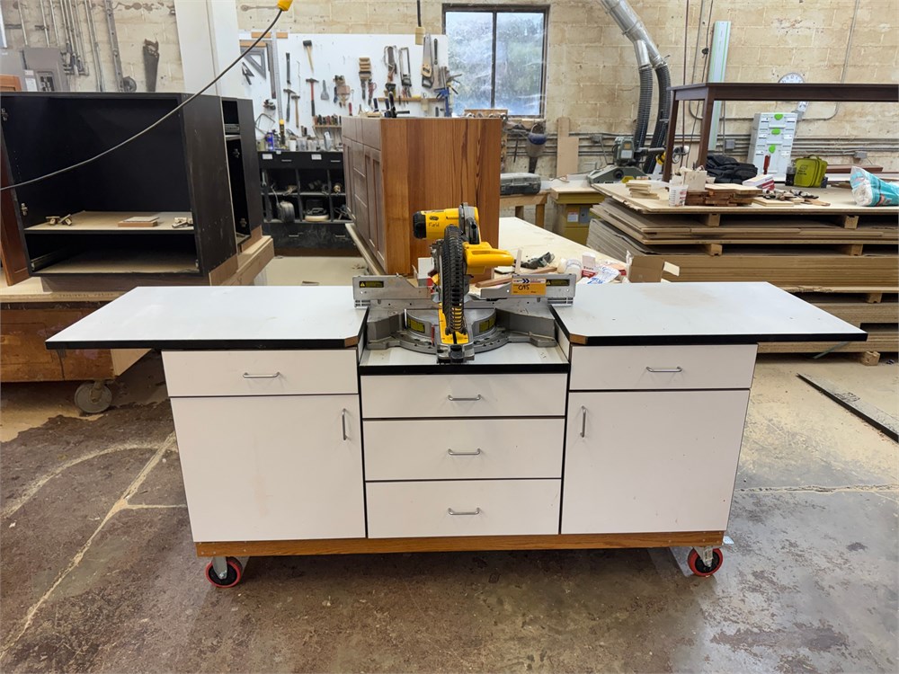 DeWalt "DWS782" 12" Double Bevel Sliding Compound Miter Saw