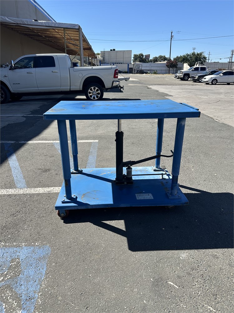 Hydraulic Lift Table