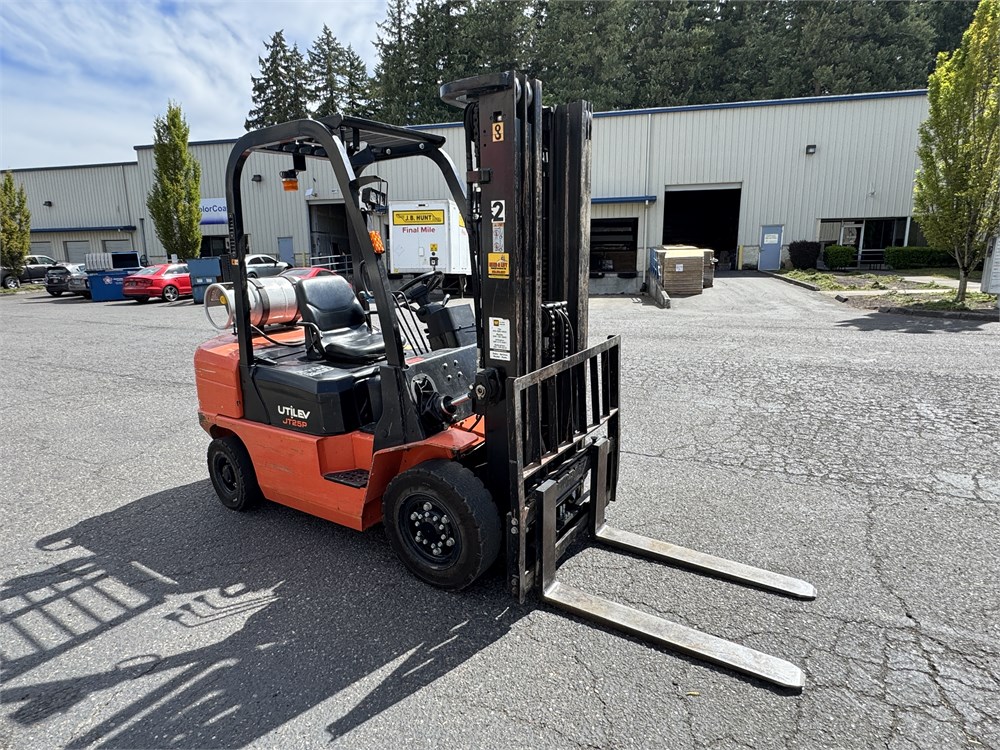 Unilev "UT25P" Forklift