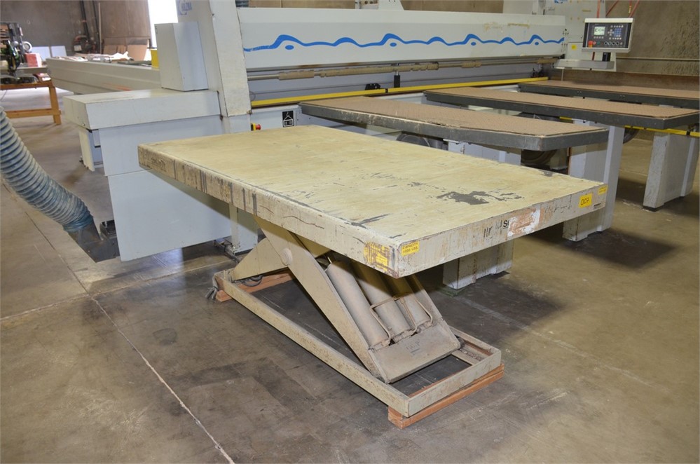 Southworth 6000 lb capacity lift table