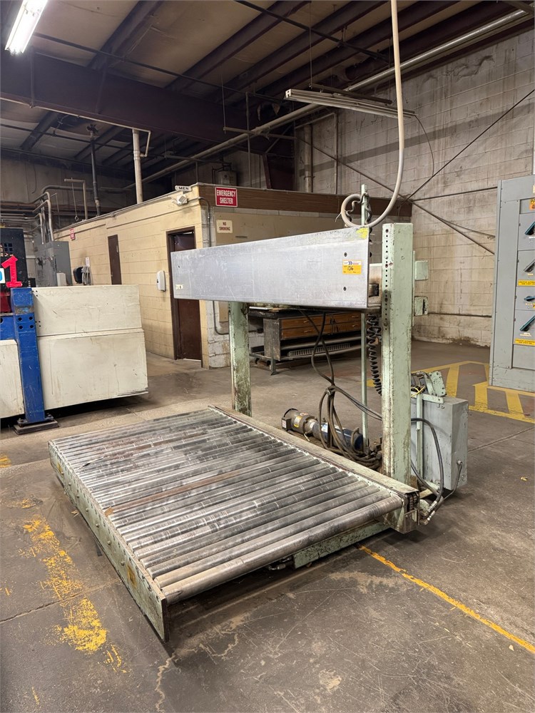 Powered Conveyor & Parts Stacker